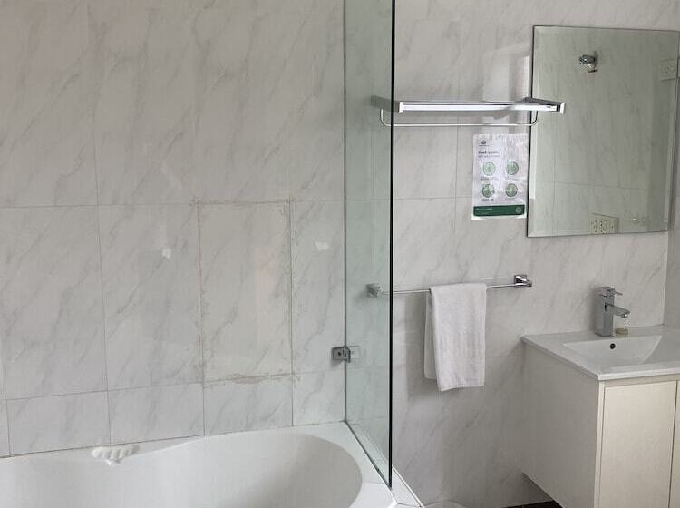 اتاق لوکس با وان آب گرم, Gardenlodge Sydney