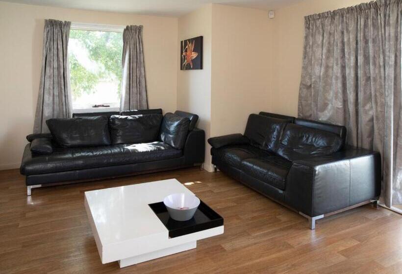 خانه 3 خوابه, Grand Manor Motor Inn