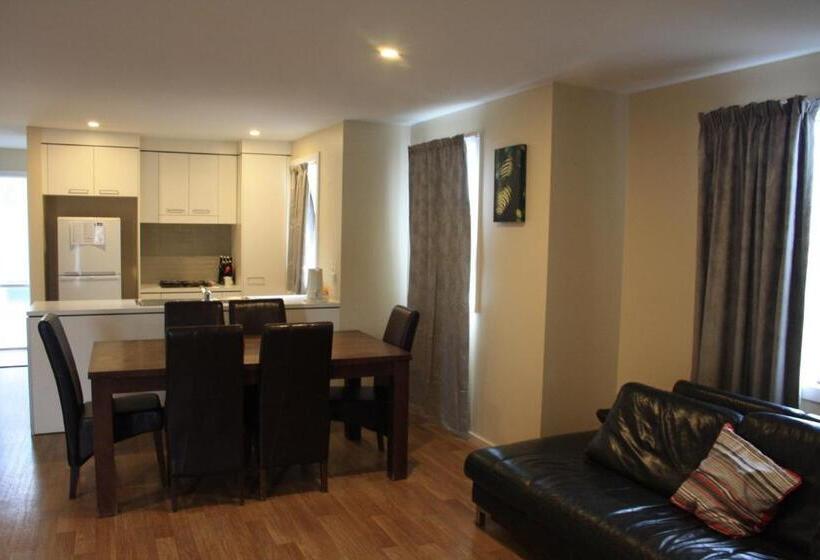 خانه 3 خوابه, Grand Manor Motor Inn