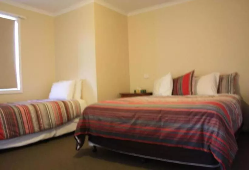 Talo 3 Makuuhuonetta, Grand Manor Motor Inn