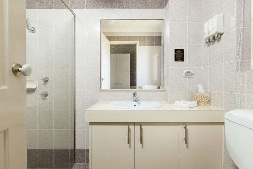 اتاق لوکس, Grand Manor Motor Inn