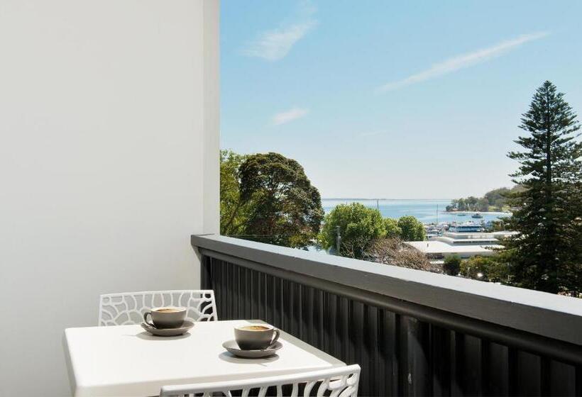 디럭스 룸 킹사이즈 침대, Nelson