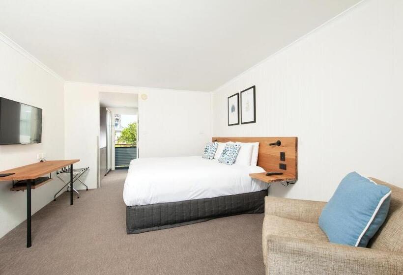 디럭스 룸 킹사이즈 침대, Nelson