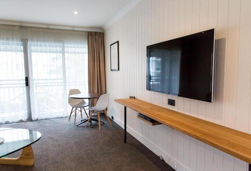 디럭스 스튜디오, Nelson