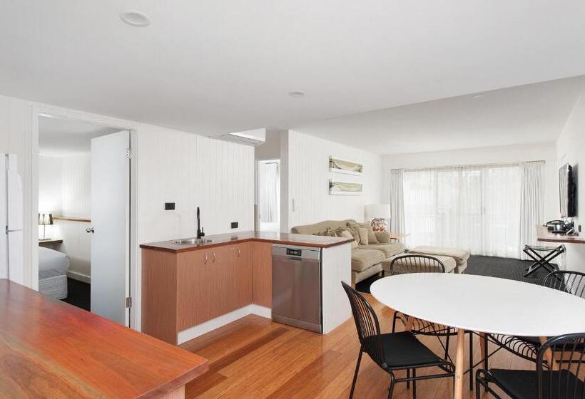 2 Bedroom Apartment with Views, Nelson