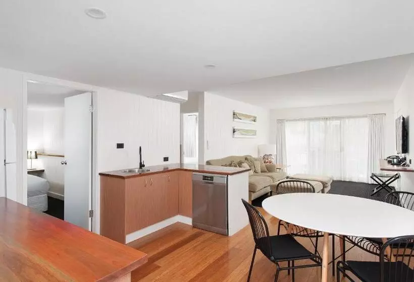 2 Bedroom Apartment with Views, Nelson