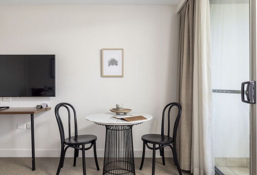 스탠다드 룸, Nelson