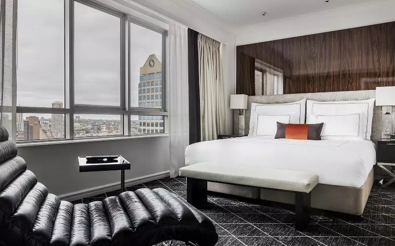 اتاق اجرایی با تخت بزرگ, Swissôtel Sydney