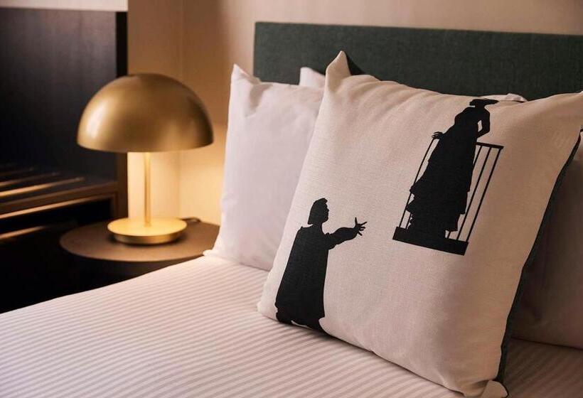 غرفة قياسية سرير كينج, The Capitol Hotel Sydney