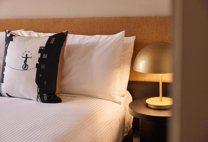 غرفة ديلوكس سرير كينج, The Capitol Hotel Sydney