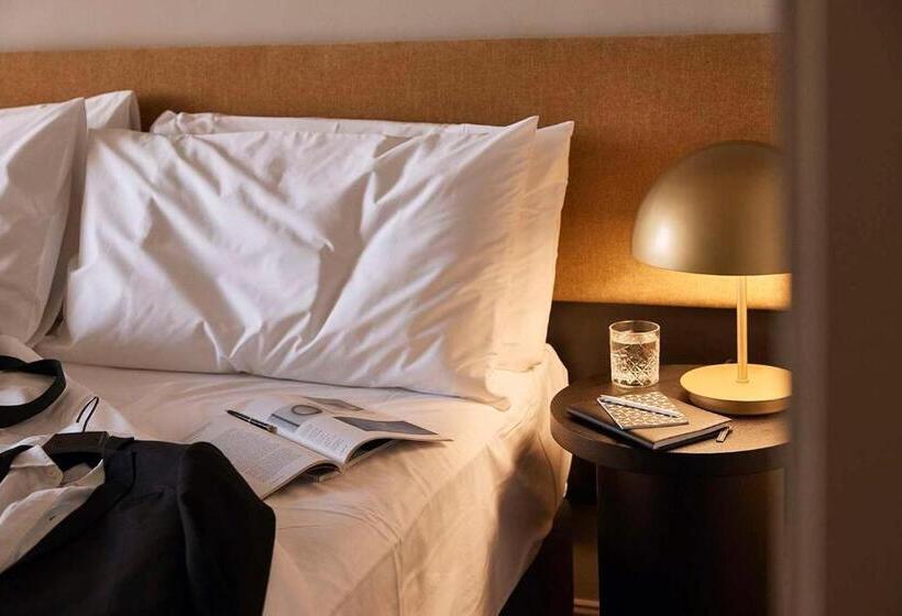キングサイズベッドのデラックスルーム, The Capitol Hotel Sydney