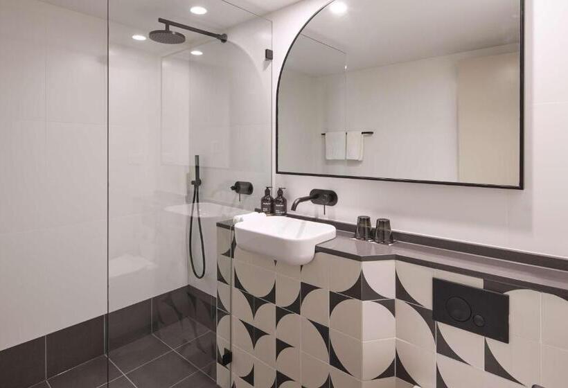 غرفة قياسية سرير ملكى, The Capitol Hotel Sydney