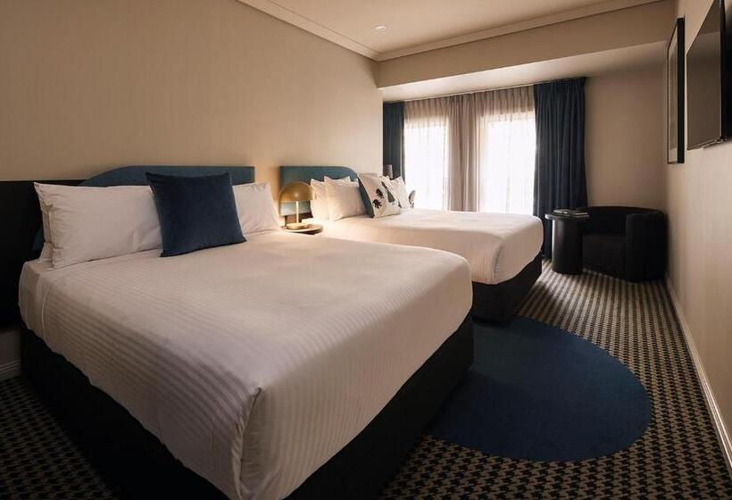 غرفة قياسية سرير ملكى, The Capitol Hotel Sydney