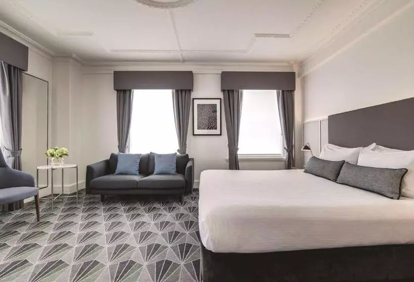 キングサイズベッドのスタンダードルーム, The Savoy Hotel On Little Collins Melbourne