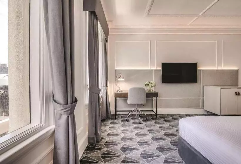 キングサイズベッドのエクゼクティブルーム, The Savoy Hotel On Little Collins Melbourne