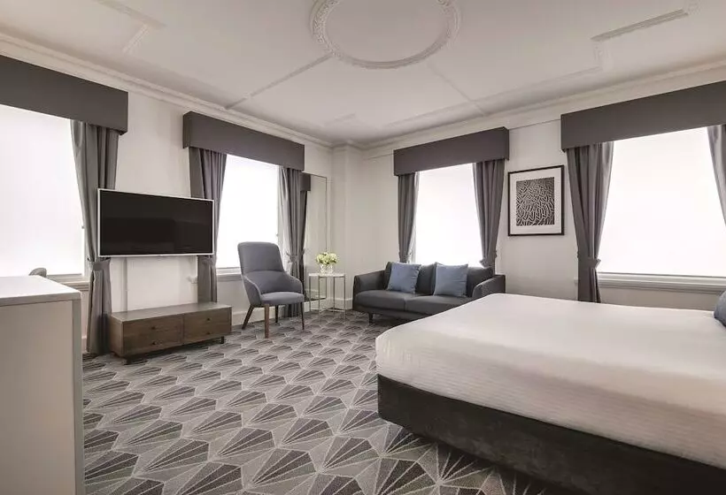 キングサイズベッドのスタンダードルーム, The Savoy Hotel On Little Collins Melbourne