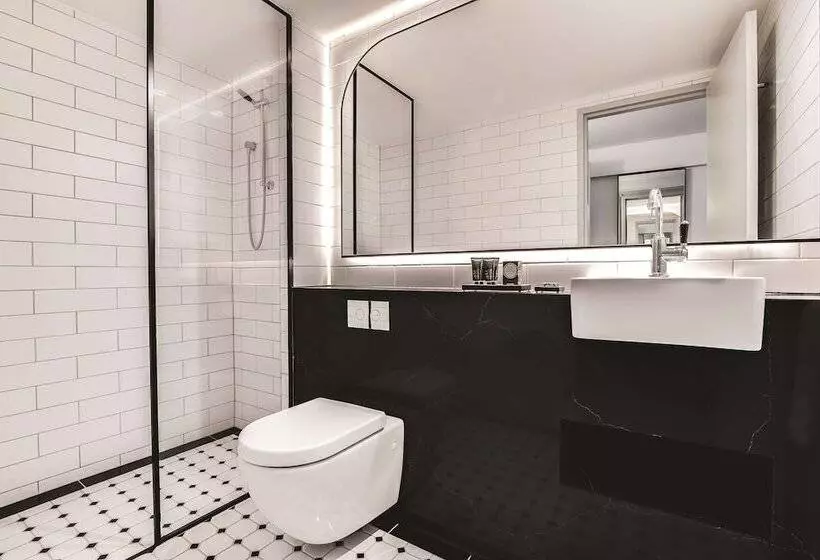 スタンダードルーム, The Savoy Hotel On Little Collins Melbourne