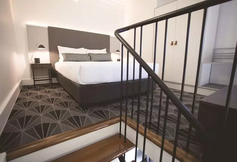 スタンダードルーム, The Savoy Hotel On Little Collins Melbourne