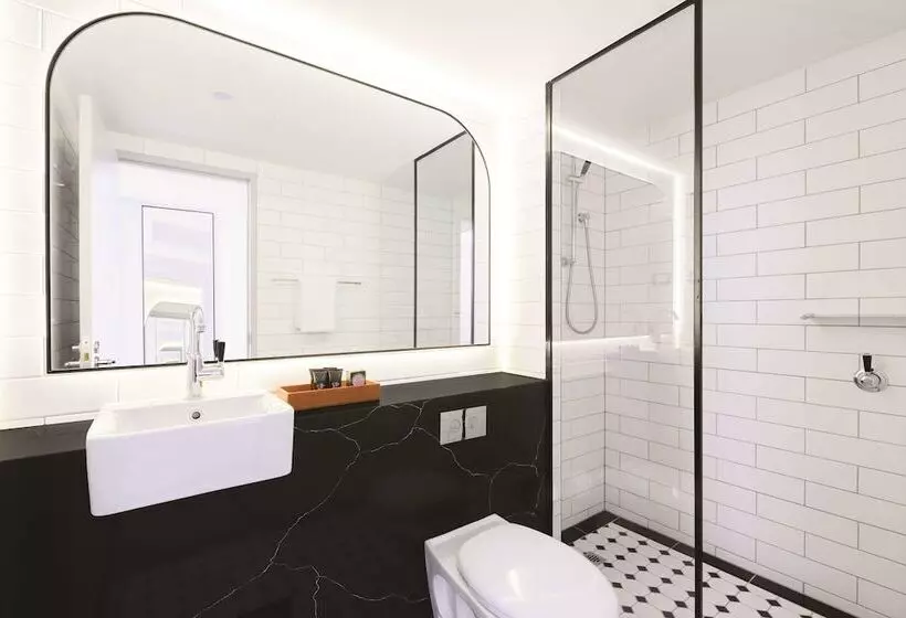 キングサイズベッドのエクゼクティブルーム, The Savoy Hotel On Little Collins Melbourne