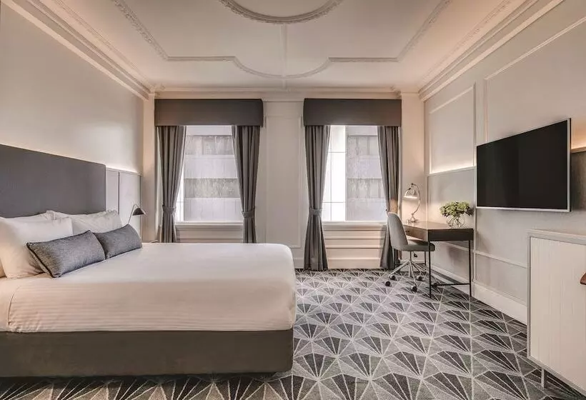 キングサイズベッドのエクゼクティブルーム, The Savoy Hotel On Little Collins Melbourne