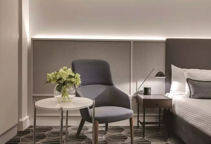 キングサイズベッドのエクゼクティブルーム, The Savoy Hotel On Little Collins Melbourne