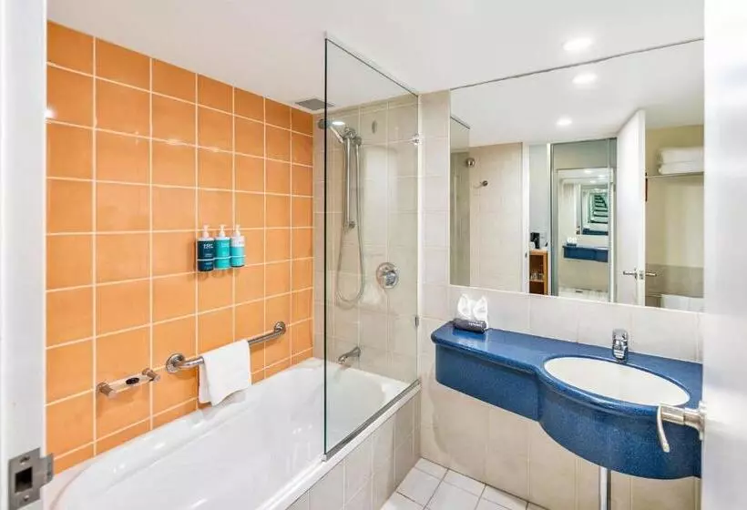 اتاق استاندارد با تخت بزرگ, Novotel Cairns Oasis Resort