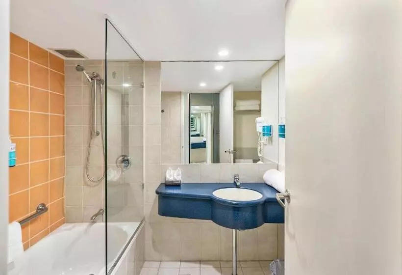 اتاق استاندارد با تخت بزرگ, Novotel Cairns Oasis Resort