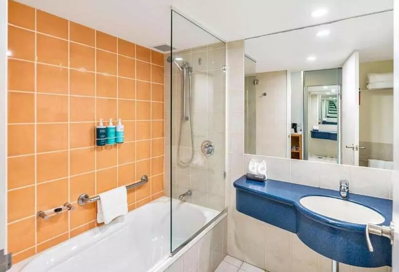 اتاق استاندارد با تخت بزرگ, Novotel Cairns Oasis Resort