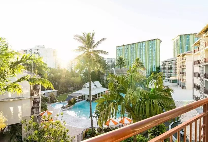 اتاق لوکس با چشم‌انداز استخر, Novotel Cairns Oasis Resort