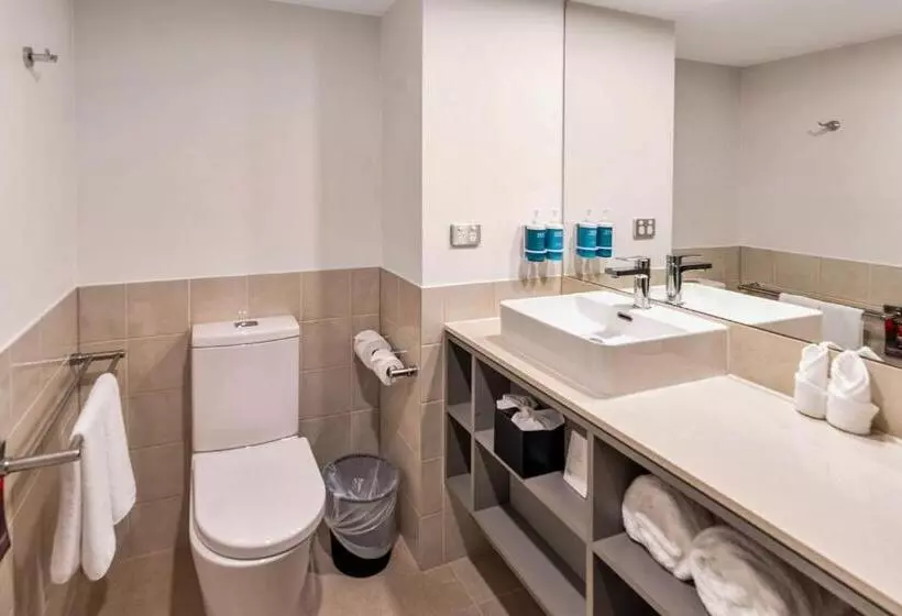 اتاق لوکس با تخت بزرگ, Novotel Cairns Oasis Resort
