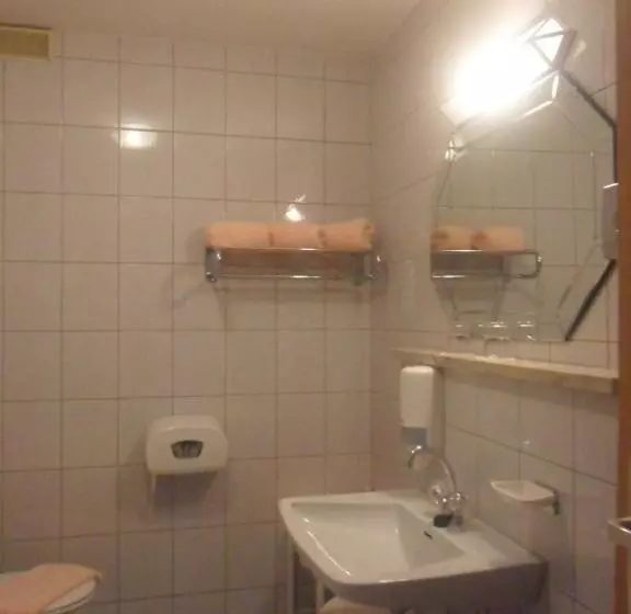 ファミリールーム, Austria