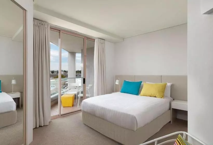 スタンダードスタジオ, Rydges Cronulla Beachside