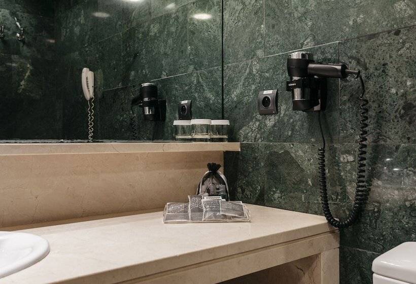 Номер Премиум, Catalonia Brussels