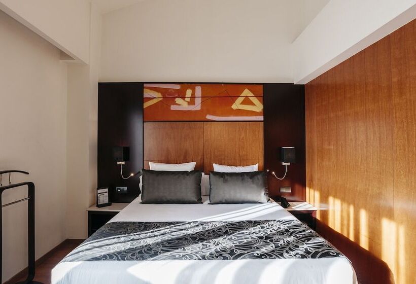 Номер Премиум, Catalonia Brussels