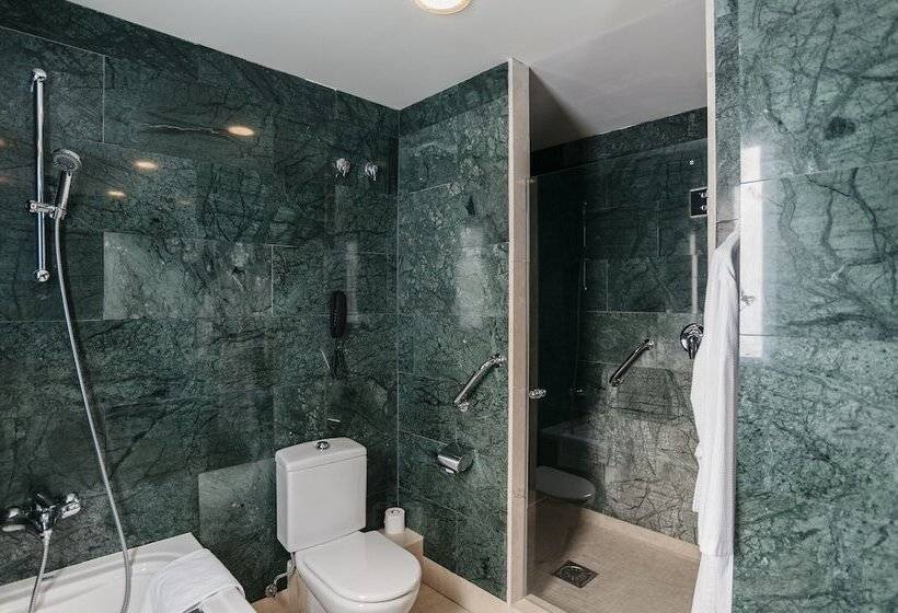 Номер Superior, Catalonia Brussels