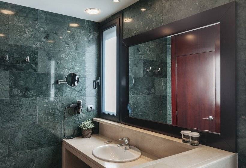 Номер Superior, Catalonia Brussels