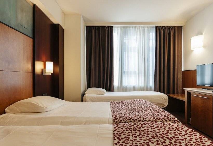 Номер Стандарт Трехместный, Catalonia Brussels