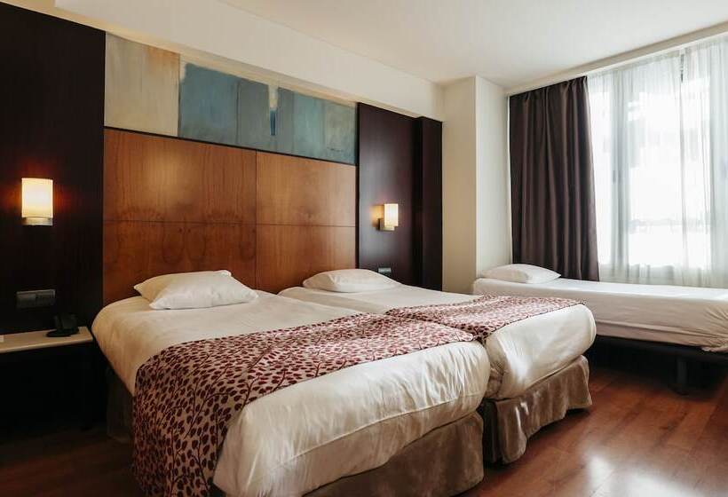 Номер Стандарт Трехместный, Catalonia Brussels