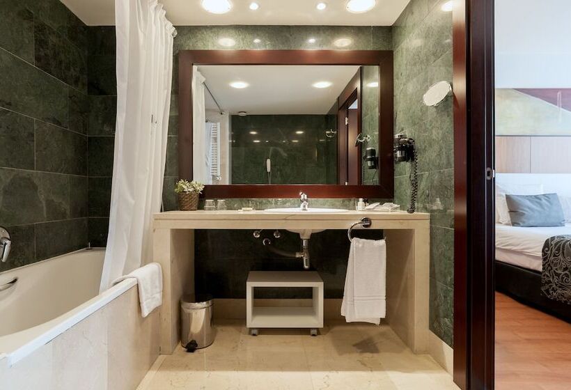 Трехместный Номер Премиум, Catalonia Brussels