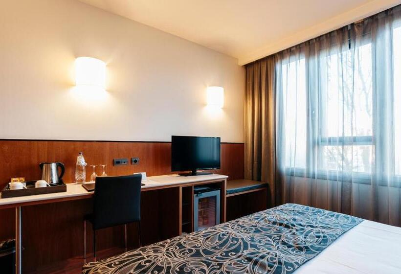 Номер Стандарт, Catalonia Brussels