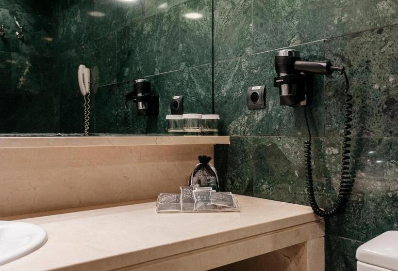 Номер Премиум, Catalonia Brussels