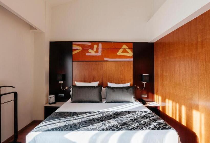 Номер Премиум, Catalonia Brussels