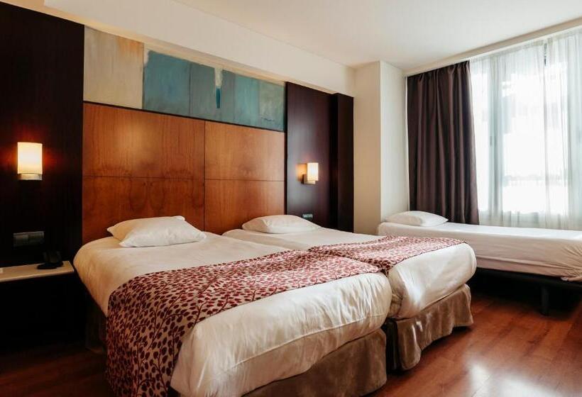 Номер Стандарт Трехместный, Catalonia Brussels