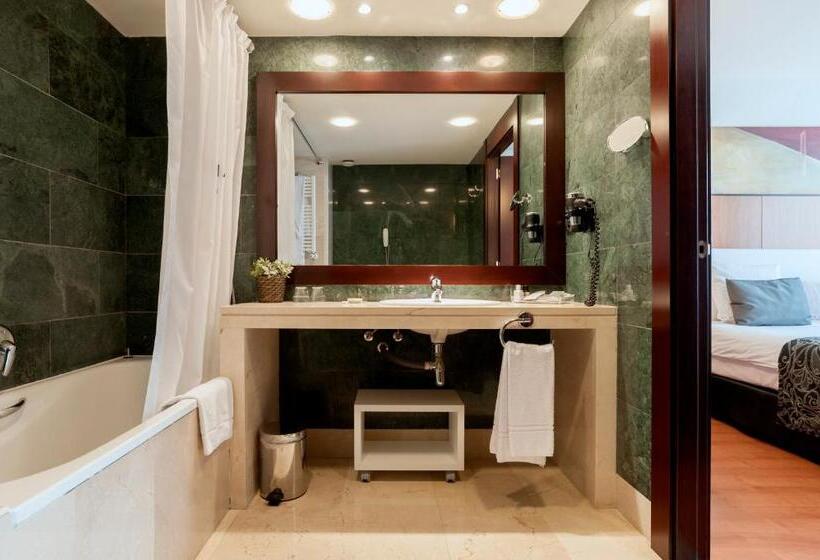 Трехместный Номер Премиум, Catalonia Brussels