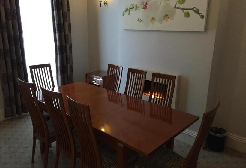 三卧行政公寓, Beaufort House   Knightsbridge