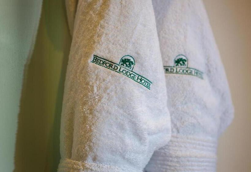 سوییت جونیور, Bedford Lodge Hotel & Spa