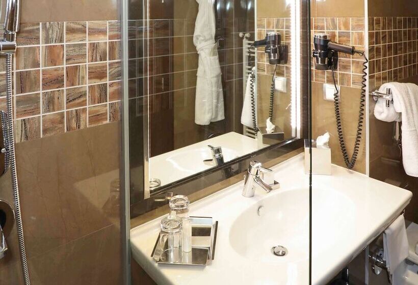 Superior Room, Movenpick Hotel Sarajevo