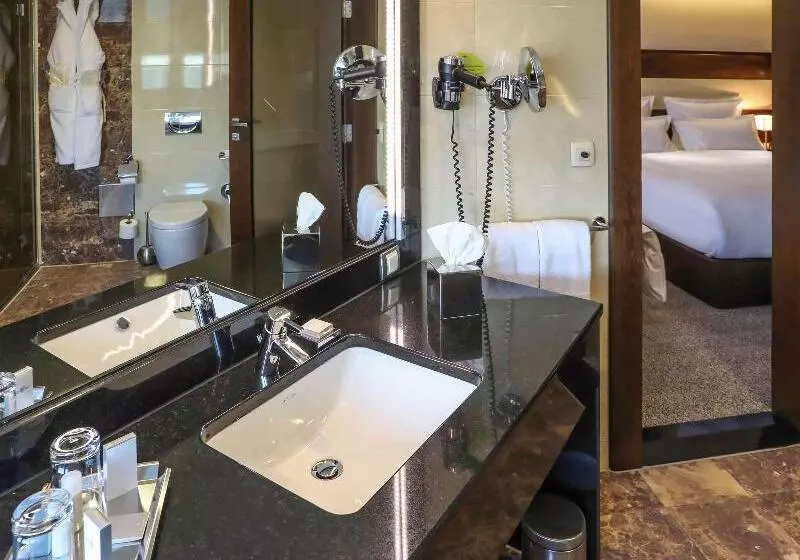 اتاق لوکس با تخت بزرگ, Movenpick Hotel Sarajevo