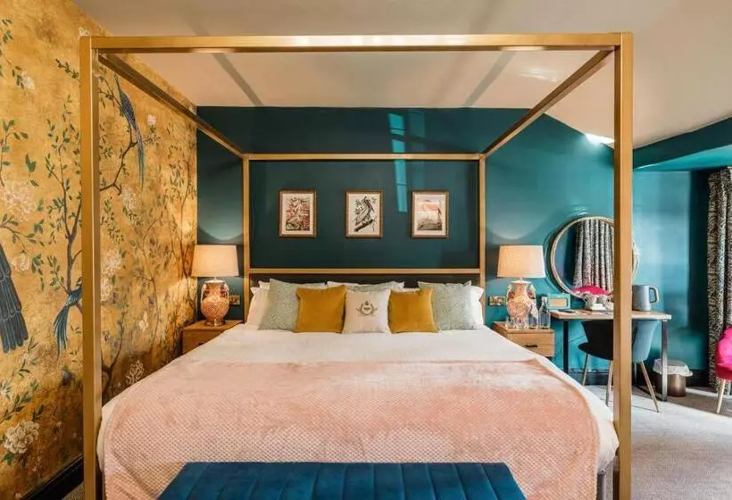 Suite, The George