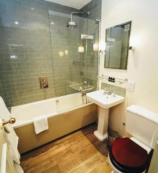 Family Room, The George